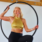 Eva  - AERIAL HOOP kurz